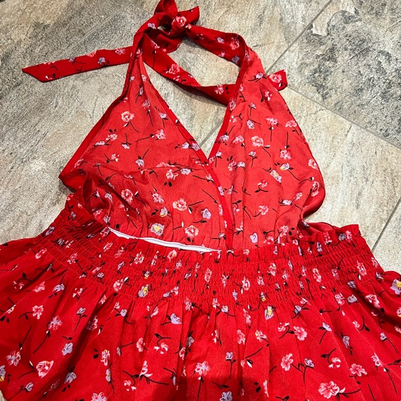 Red floral shirred halter top. Size L - Picture 3 of 4